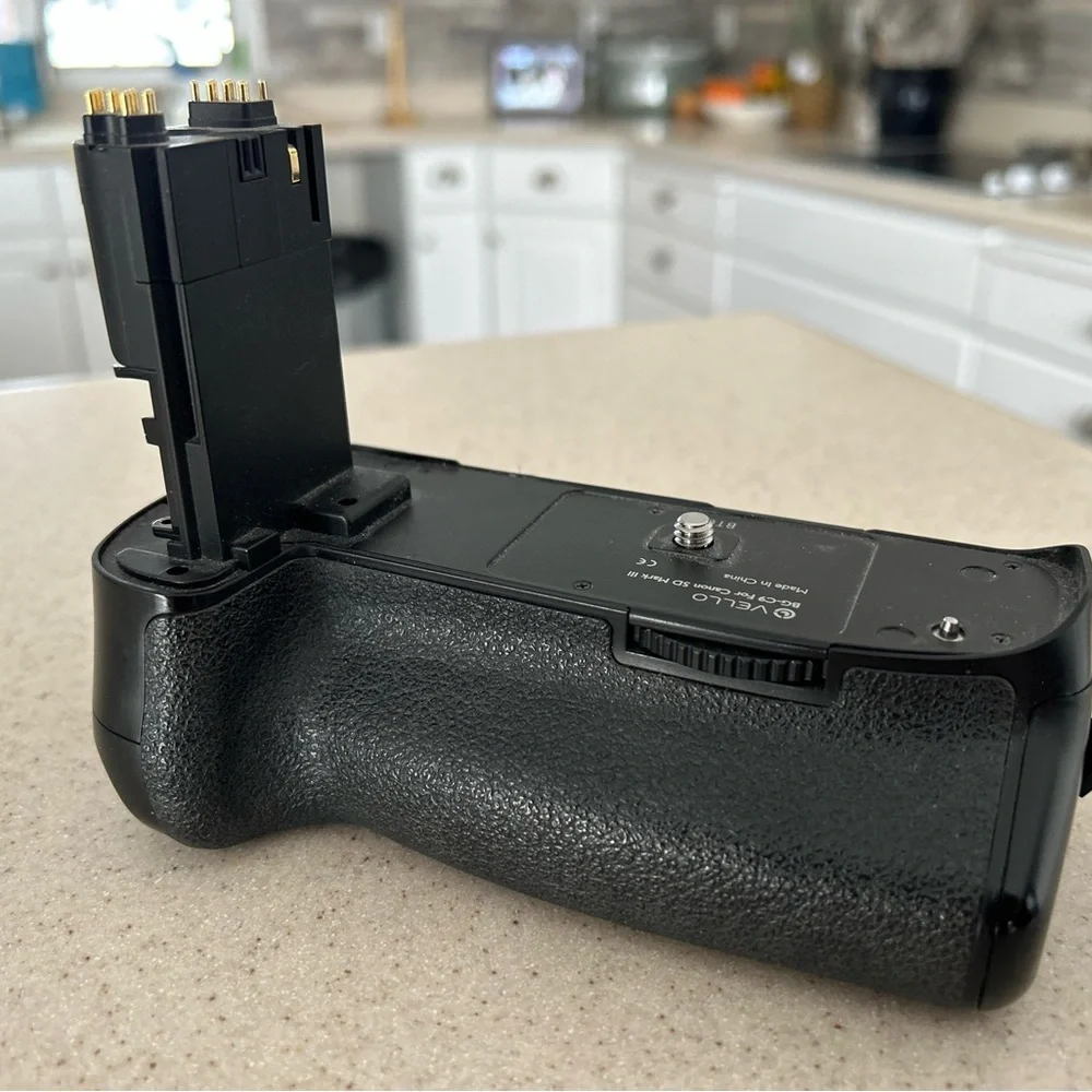 Vello Battery grip pack for Canon 5D mark iii BG-C9